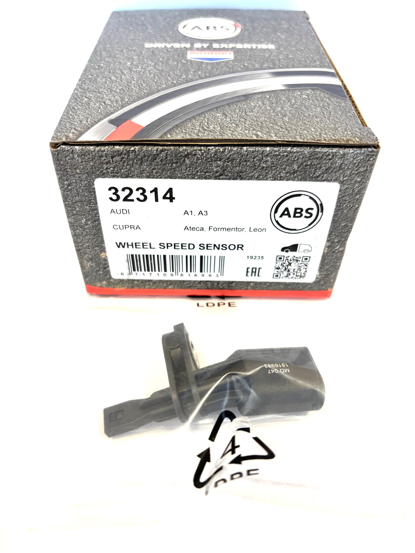 VAG Audi Volkswagen 32314 - Sensor, wheel speed, front-LH OE: WHT 003 861 A